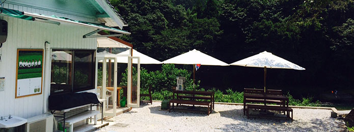 仁淀ブルーの川風と極上スイーツを楽しめるオープンカフェ