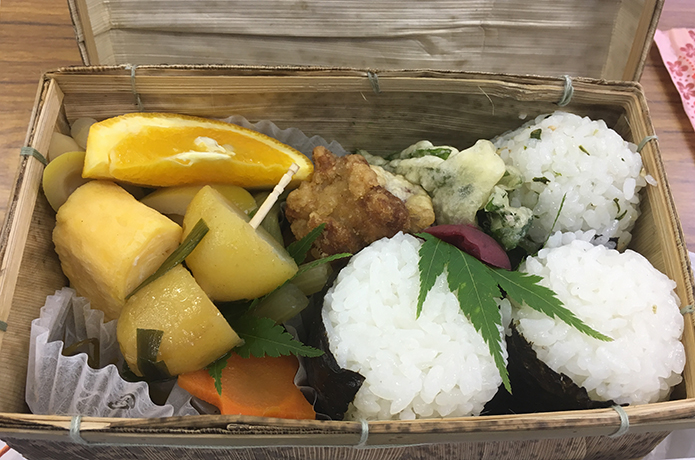 ボンネットバスが行く！　駅弁から始まるレトロな旅