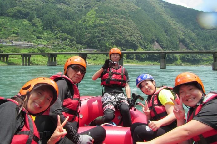 暑さを吹き飛ばす「チョーきもちいい」ソフト・ラフティング