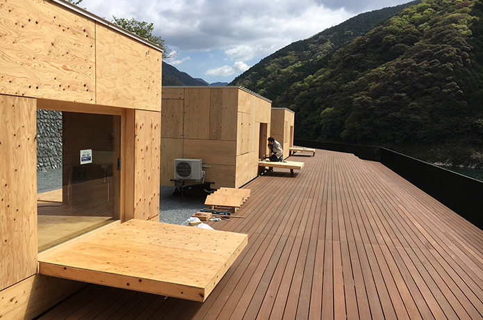 隈研吾デザインのモバイルハウス「住箱-JYUBAKO-」に泊まってみた