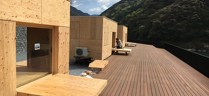 隈研吾デザインのモバイルハウス「住箱-JYUBAKO-」に泊まってみた