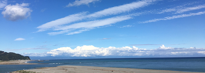 新連載！　仁淀ブルー「絶景ティーブレイク」第一話　～梅雨空なのでベランダで練習編～