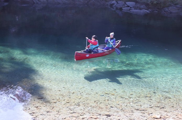 浮かんでいるのは川か宙か？　仁淀ブルーを満喫する体験がスタート！