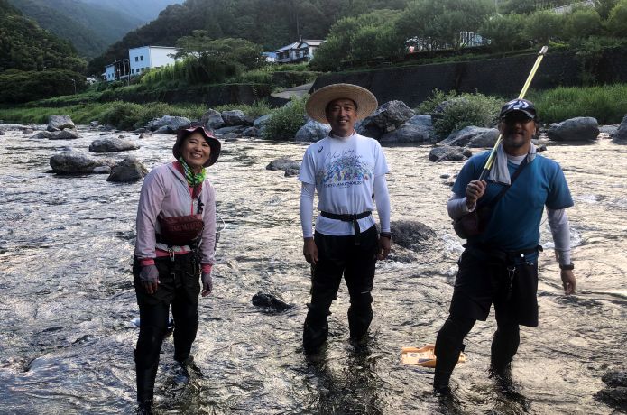 堀見和道佐川町長が仁淀川でアユの友釣りに初挑戦！