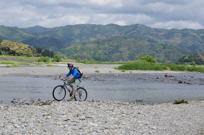 サイクリングの新潮流、仁淀川の野の道をグラベルバイクで楽しむ！