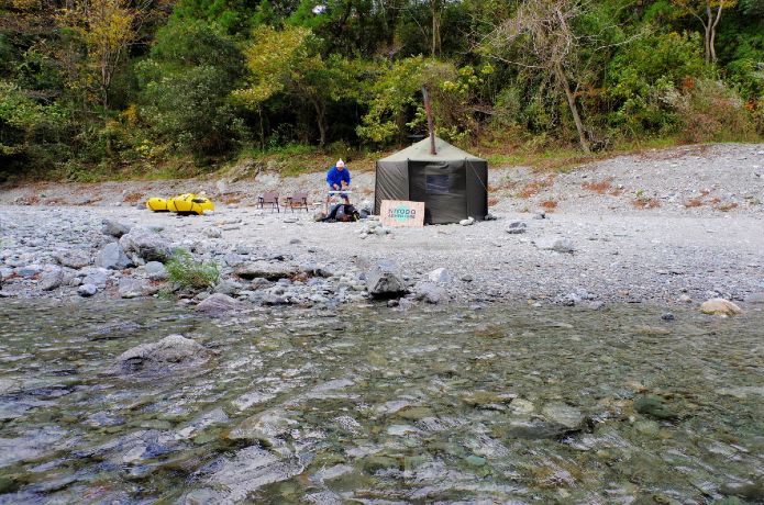 本場フィンランド並みの熱→冷→熱を仁淀川水系で！　冬の川辺でパックラフト＆サウナ